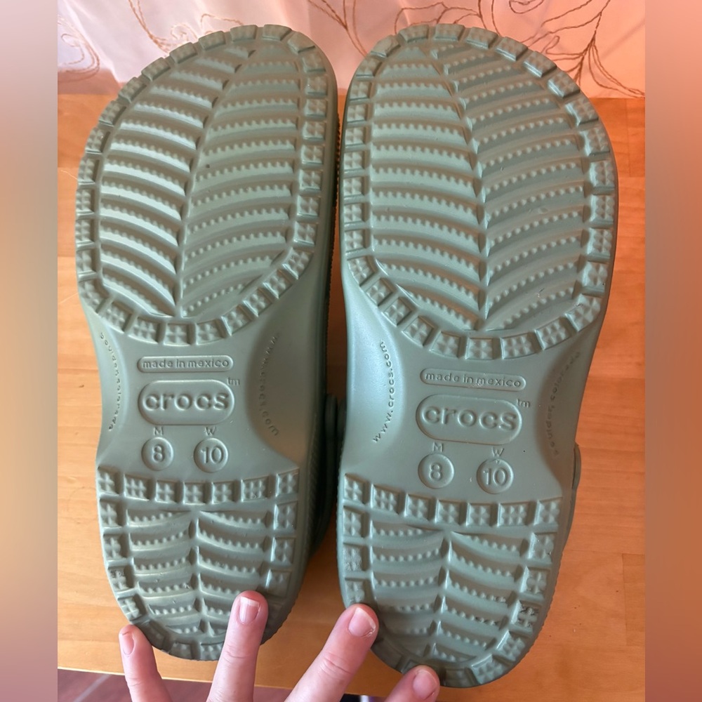 Crocs slip on clogs with back strap, in green. Men’s 8, women’s size 10. NWOT - Picture 5 of 6